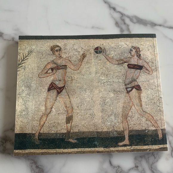 Brunello cucinelli coffee table book - Picture 3 of 6